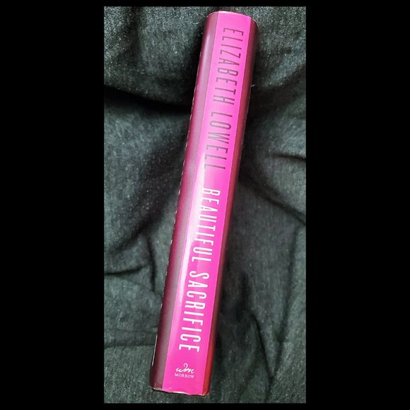 Romantic Suspense Novel - "Beautiful Sacrifice" By Elizabeth Lowell - Picture 4 of 6